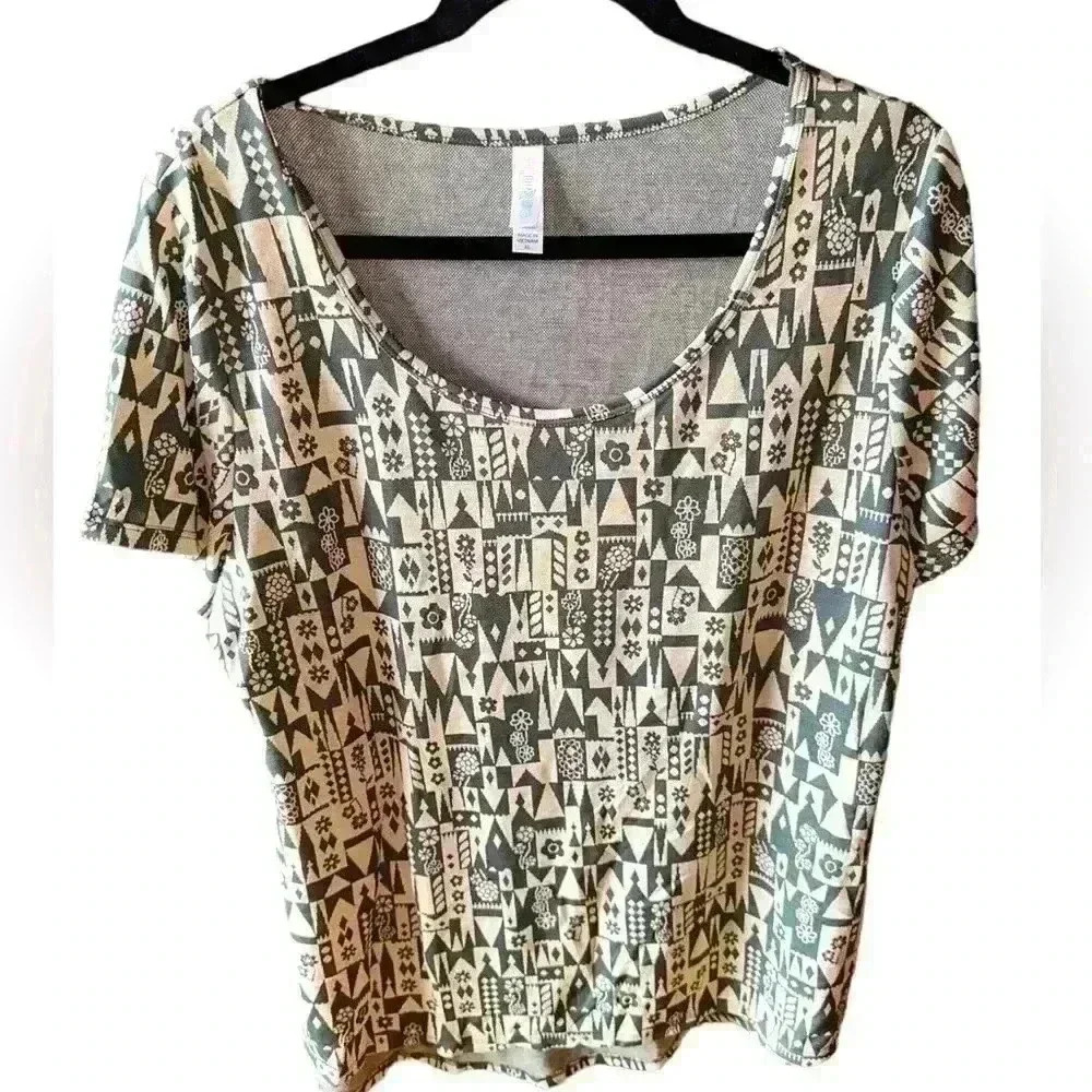 Lularoe XL green & ivory Classic T. Jacquard material. Soft and great quality.